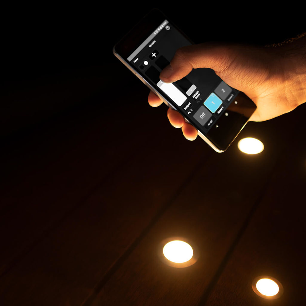 Système Plug & Play 12v Pilotez vos lumières extérieures de votre téléphone !